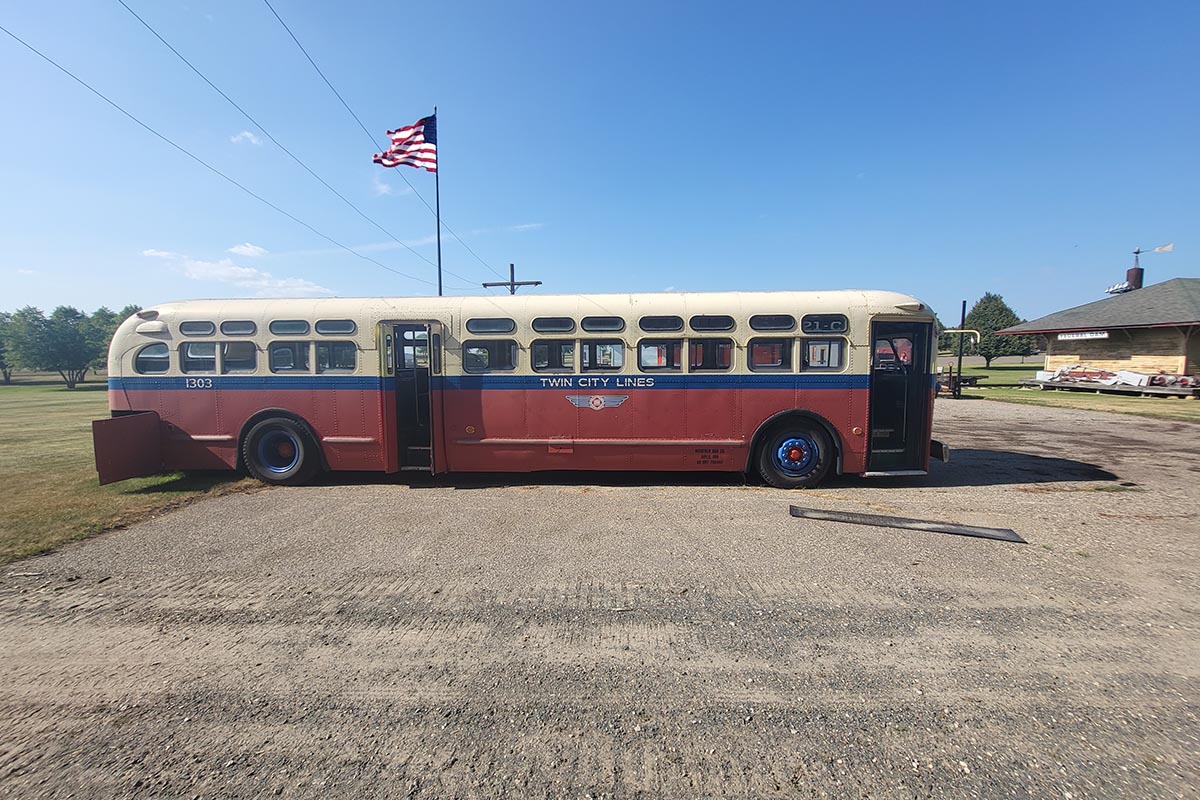 Twin City Lines bus