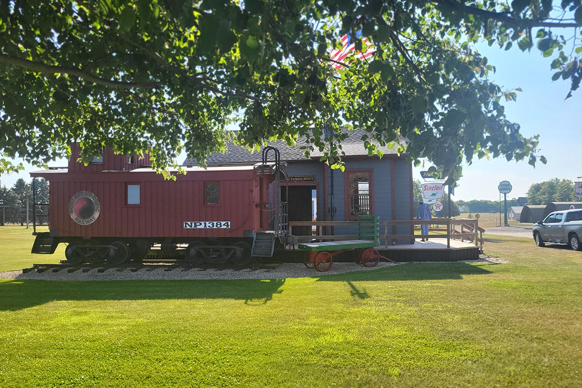 NP1384 caboose